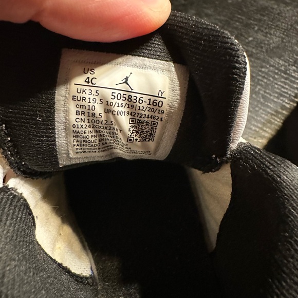 Jordan Retro 11s. Worn once. Size 4c - Picture 6 of 7